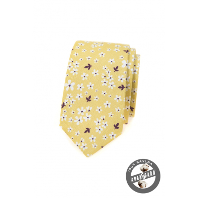 Жълта памучна тясна вратовръзка с бели цветя