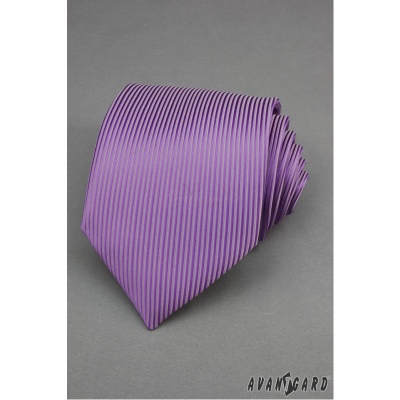 Лилава вратовръзка с вертикални ивици