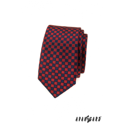 Червено-синя карирана тясна вратовръзка