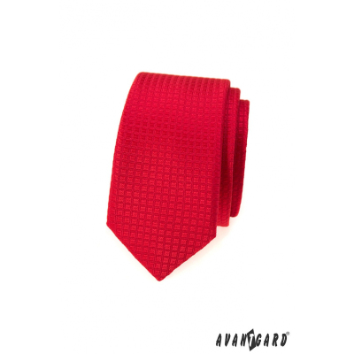 Тясна вратовръзка в червено каре