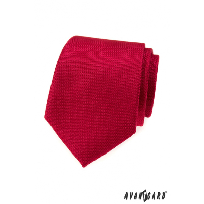 Червена вратовръзка с повърхностна текстура