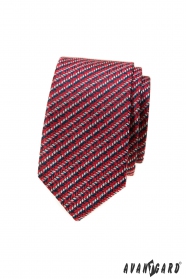 Червена тясна вратовръзка със синьо-бяла шарка