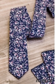 Тъмно синя тясна вратовръзка с розови цветя - ширина 5 см