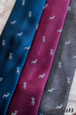 Синя вратовръзка с шарка на елен - ширина 7 см