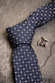 Тъмно синя вратовръзка с котви - ширина 7,5 см