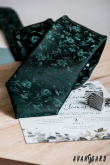 Зелена вратовръзка с флорален релеф - ширина 7,5 см