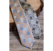 Бежова тясна вратовръзка със сини цветя